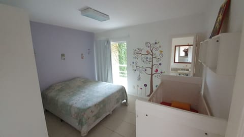 5 bedrooms, cribs/infant beds, WiFi, bed sheets