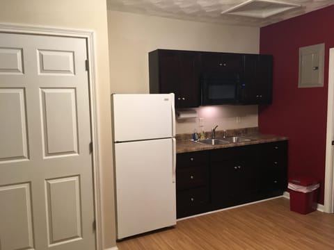 Fridge, microwave, oven, coffee/tea maker