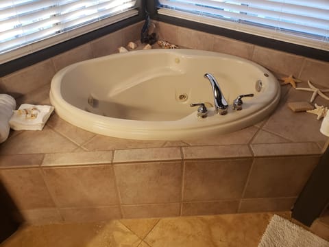 Bathtub, jetted tub, hair dryer, towels