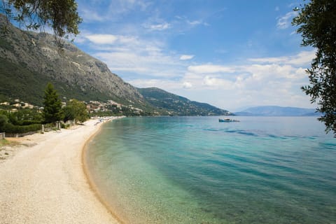 Beach nearby, sun loungers, beach towels