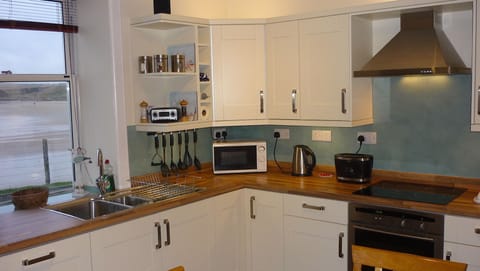 The kitchen - the only place I like washing up!