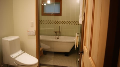 6-ft cast iron tub. Kohler fixtures & Toto washlet toilets throughout the house.