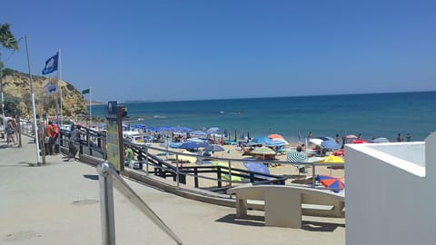 Beach nearby, sun loungers, beach towels