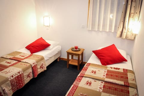 Fall asleep in our cozy bedroom with 2 Single beds.