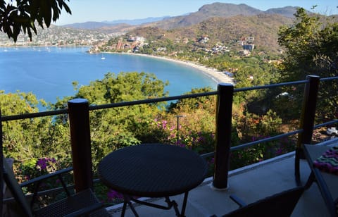 Overlooking Zihua Bay.  5 minute taxi to town, 10 minute walk to Playa las Gatas