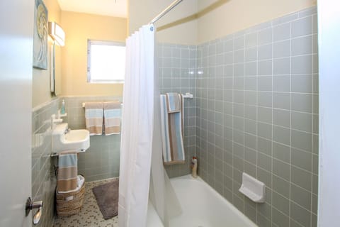 Combined shower/tub, hair dryer, towels, soap