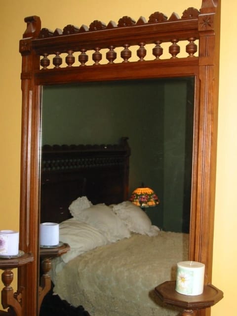 Weeping Willow's Eastlake bedroom reflections