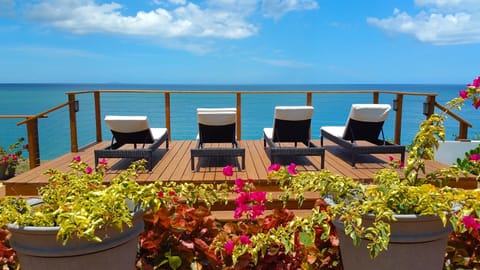 Outdoor deck overlooking the ocean 