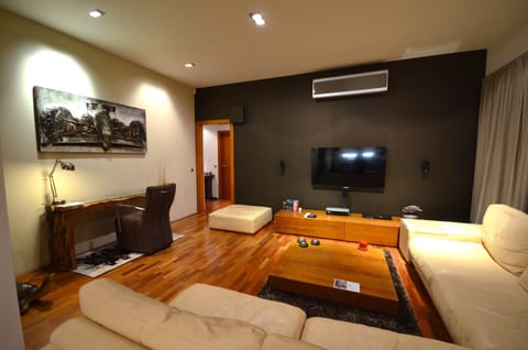 Living area | Smart TV, DVD player, video library, stereo
