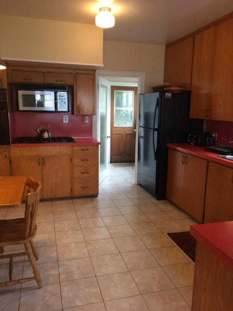 Kitchen toward back yard