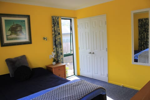 2 bedrooms, travel crib, free WiFi, wheelchair access