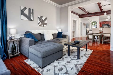 Welcome to Gladstone Victorian Villa. We hope we get to host you at this exquisite Gladstone property. Please reach out with any questions.