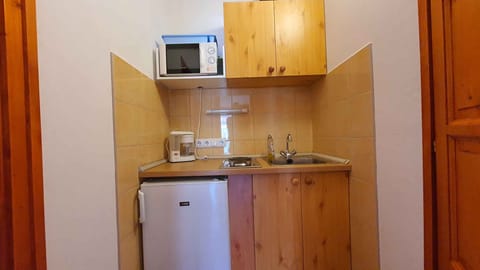 Fridge, microwave, stovetop, highchair