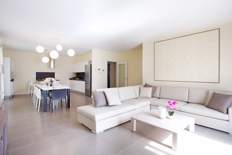 Contemporary, modern and spacious living including dining for 10 guests.