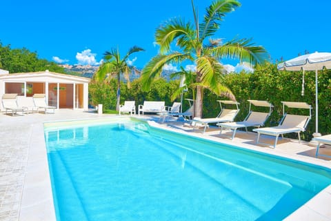 Garden, Pool