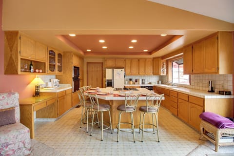 Kitchen | Cooking Basics | Bar Seating