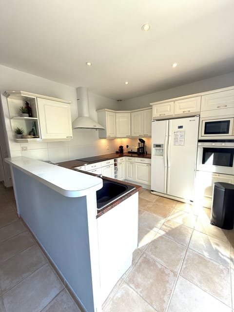 Kitchen with direct access to BBQ area