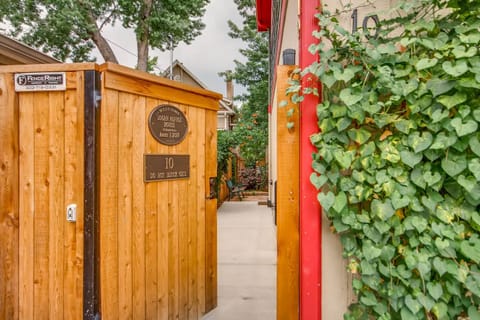 Private access to carriage house