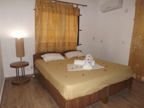 2 bedrooms, in-room safe, iron/ironing board, free WiFi