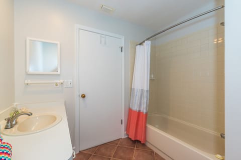 Shower, jetted tub, hair dryer, towels