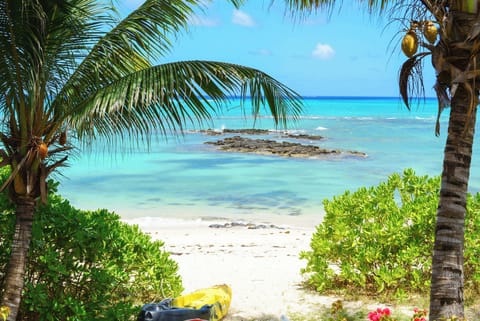 Beach nearby, sun loungers, beach towels