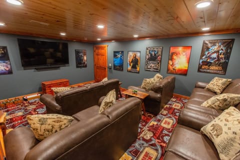 ❤️In Cabin Heated Pool-Game Rm-Theater- King Beds -Views-Sleeps 32-EV3❤️ Cabin in Sevier County