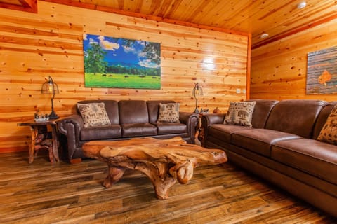 ❤️In Cabin Heated Pool-Game Rm-Theater- King Beds -Views-Sleeps 32-EV3❤️ Cabin in Sevier County