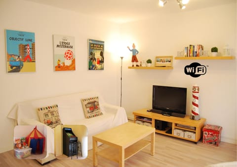 Living area | Smart TV, video games, DVD player, toys