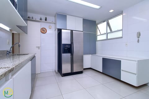 Fridge, microwave, oven, coffee/tea maker