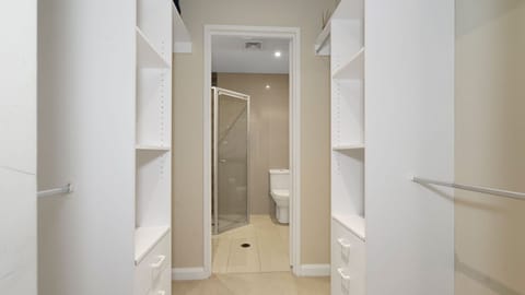 Combined shower/tub