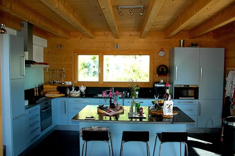 The fully equipped kitchen