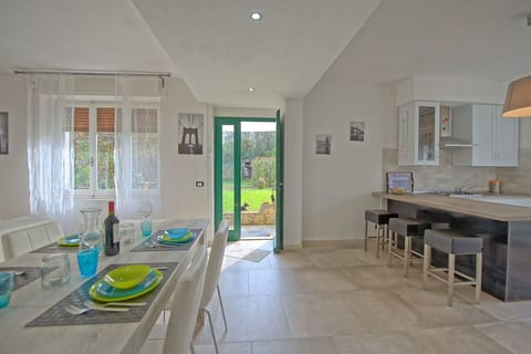 Dining Room, Kitchen