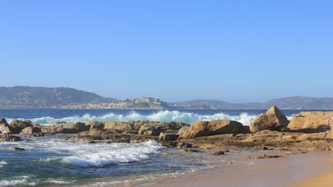 Beach nearby, sun loungers, beach towels