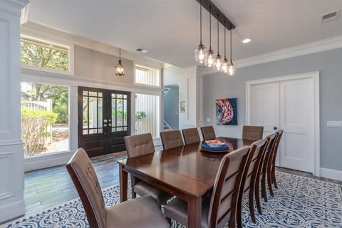 Light and bright foyer in the open floor plan gives a beautiful dining view