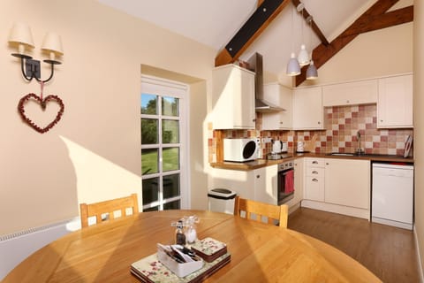 Fully equipped open plan kitchen/dining area