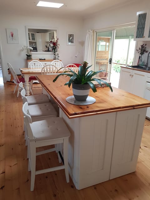 Private kitchen | Fridge, microwave, oven, stovetop