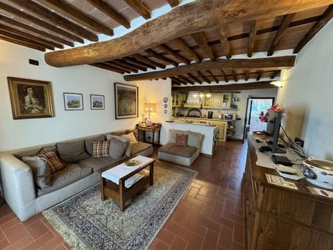 Table, Picture Frame, Furniture, Couch, Wood, Building, Interior Design, Architecture, Studio Couch, Floor