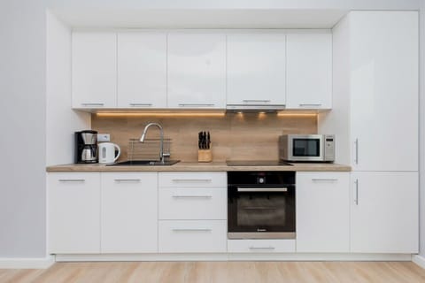 A white, extremely functional kitchenette, the perfect place to exloporate.