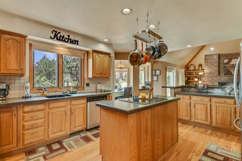 Fully appointed kitchen!
