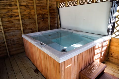 Indoor spa tub