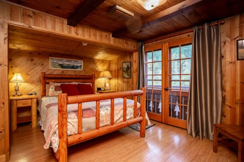 Bedroom woith Queen Size Futon, French Doors leading to deck
