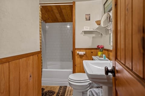 Classic Antique Tub with fully stocked amenities