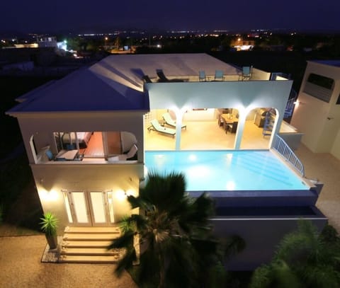 Outdoor pool, an infinity pool