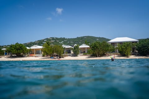 Beach nearby, sun loungers, beach towels