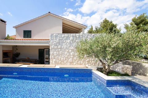 Villa Demer // 30 sq.m. pool, jacuzzi, waterfall and sundeck
