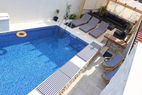 Villa Demer // 30 sq.m. pool, jacuzzi, waterfall and sundeck