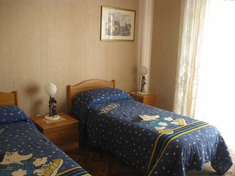 3 bedrooms, in-room safe, iron/ironing board, bed sheets