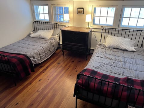 4 bedrooms, memory foam beds, iron/ironing board, free WiFi