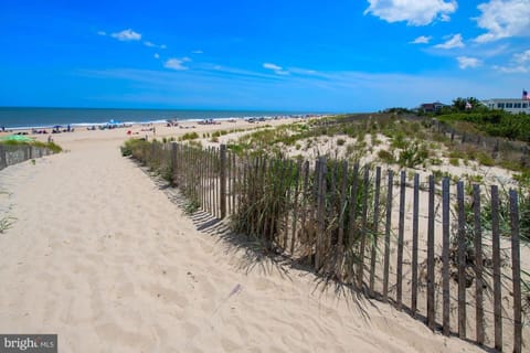 Beach nearby, sun loungers, beach towels