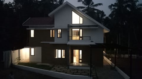 Purple Grass Villa at calicut near wayanad road. 8km from city . Home ...